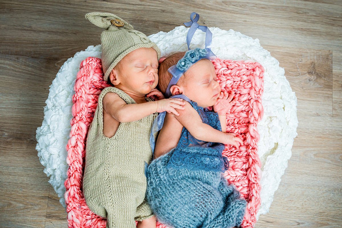 Dressed-up Twins 3 Dressed-up Twins 3